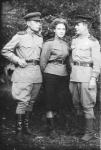 Шишкова Матрена Васильевна, 1918 г.р. На фотографии с однополчанами, март 1944 г.